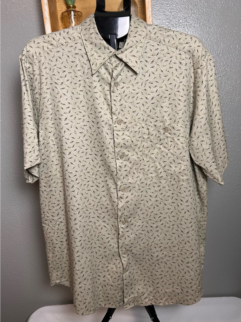 Claiborne Beige Short Sleeve Button-Down Shirt with Micro Leaf Print